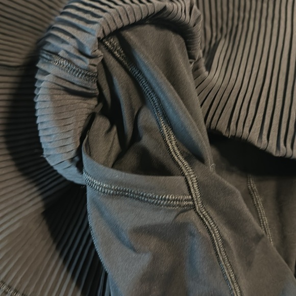 Lululemon varsity high rise size 6 - Picture 6 of 7